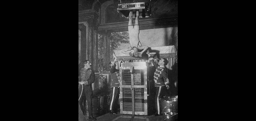 Houdini_performing_Water_Torture_Cell-with-black-borders.jpg